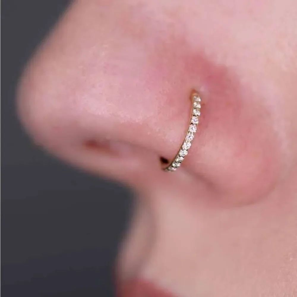 Nose hoop piercing N585